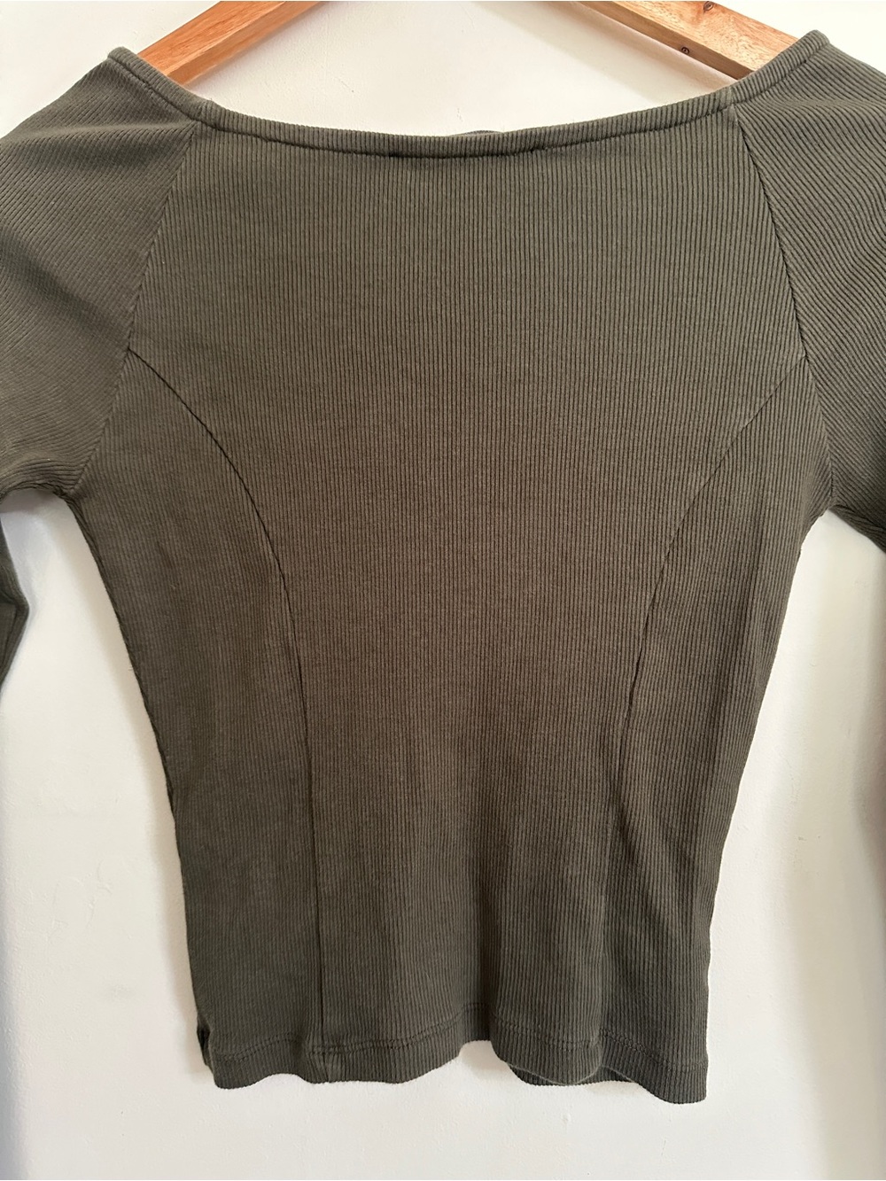 Abercrombie V-Neck Ruched Top - Picture 7 of 8